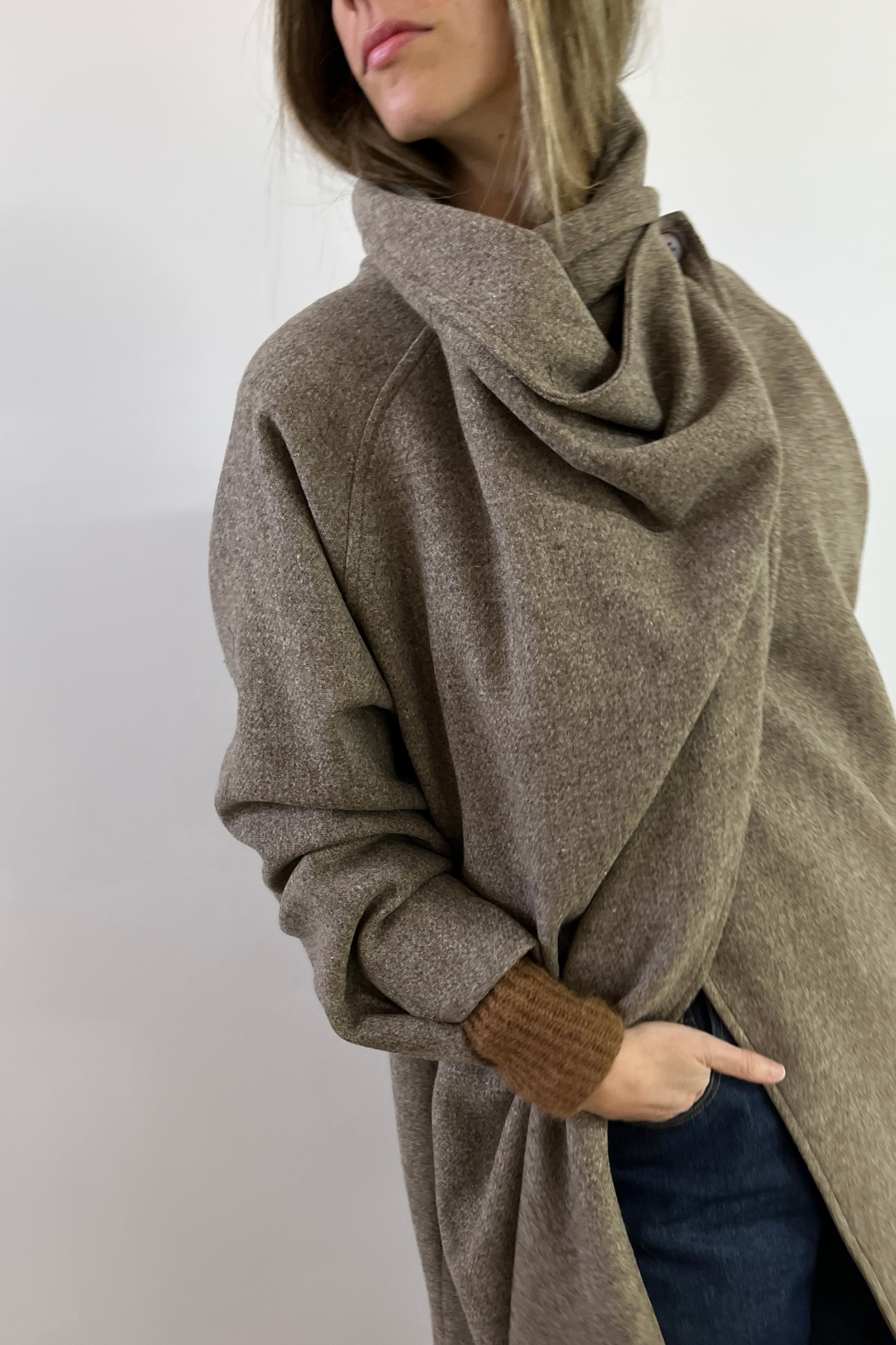 Abrigo Horizon 100% Lana Taupe