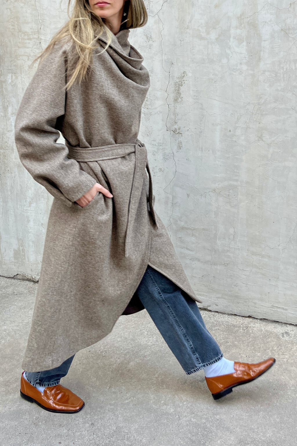 Abrigo Horizon 100% Lana Taupe