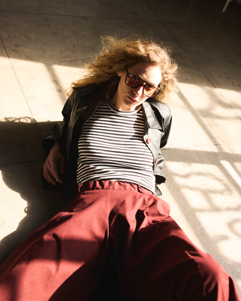 Polera Arkana Algodón Listada Blanco Negro