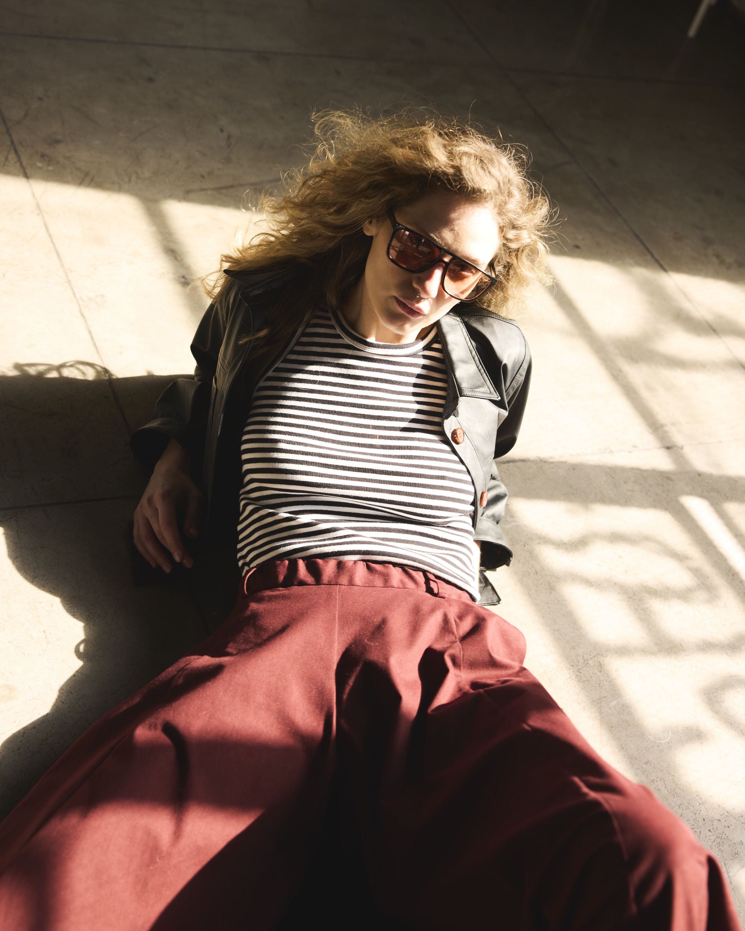 Polera Arkana Algodón Listada Blanco Negro