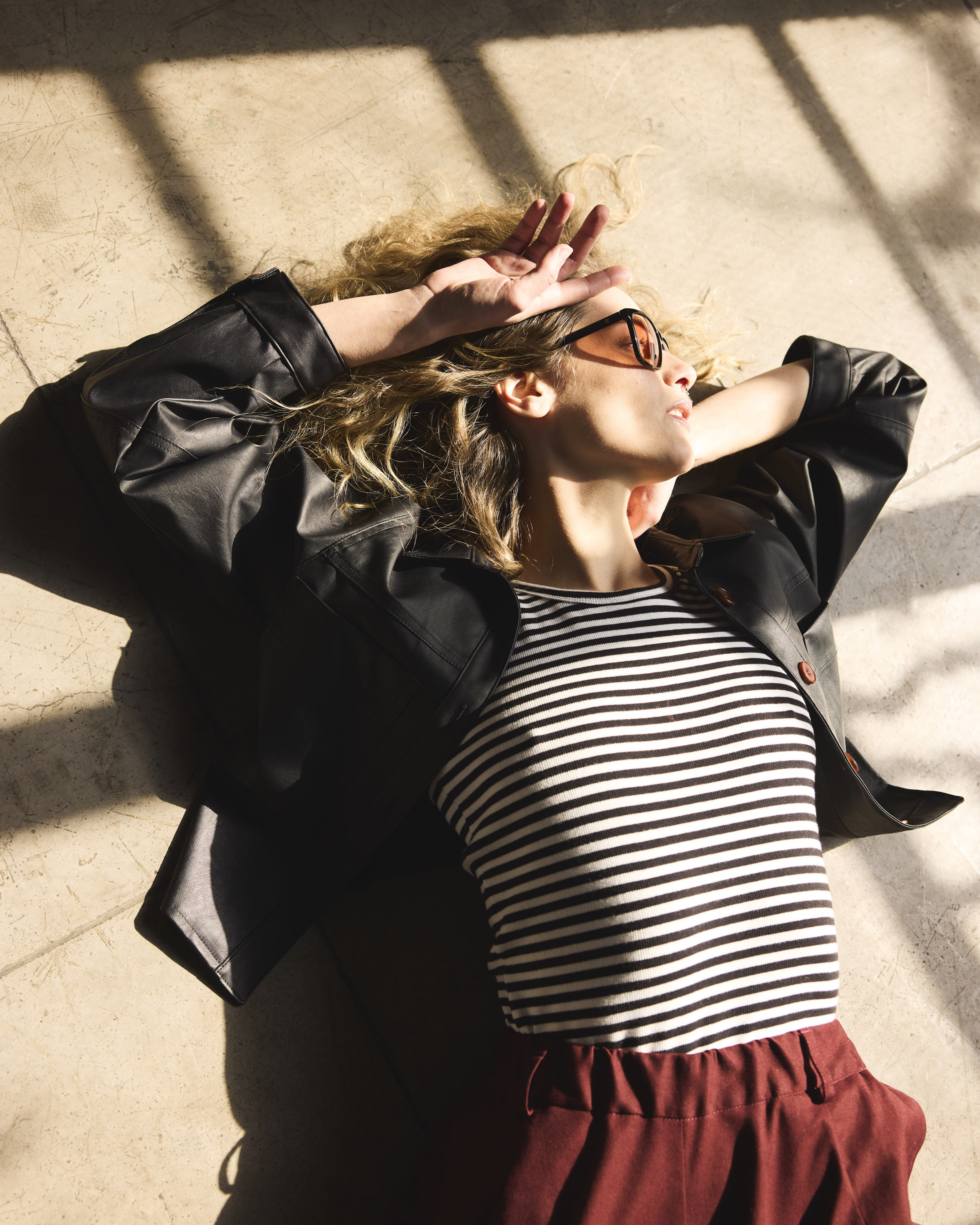 Polera Arkana Algodón Listada Blanco Negro
