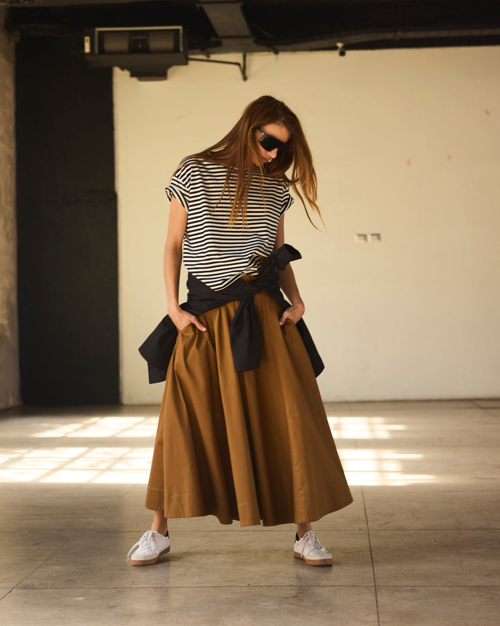 Polera Fluide Algodón Pima Listada Blanca Negro