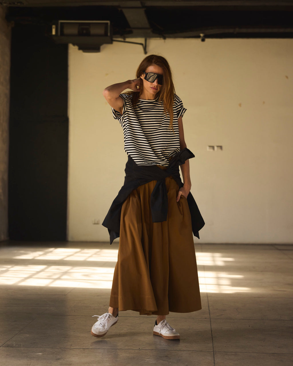 Polera Fluide Algodón Pima Listada Blanca Negro