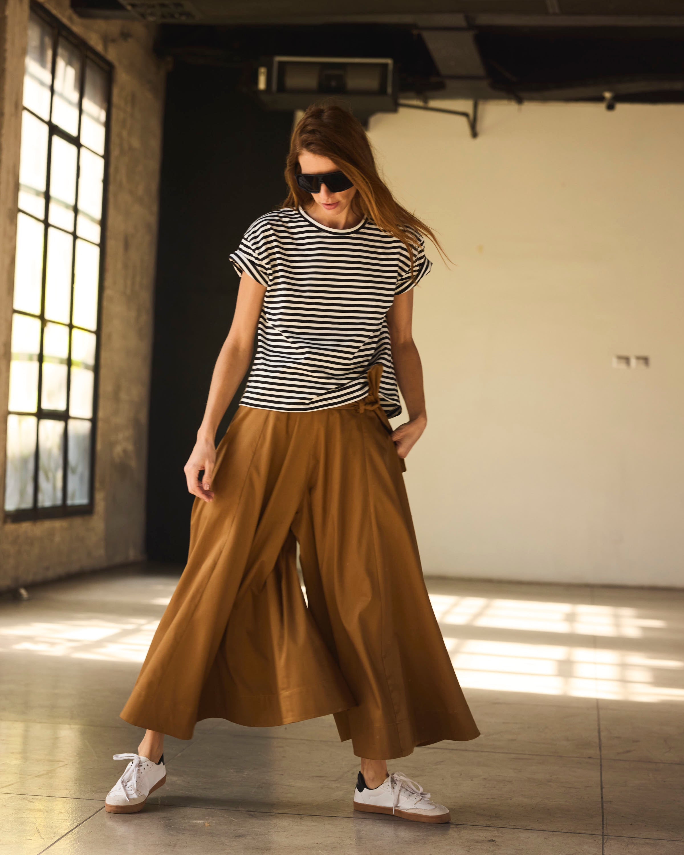 Polera Fluide Algodón Pima Listada Blanca Negro