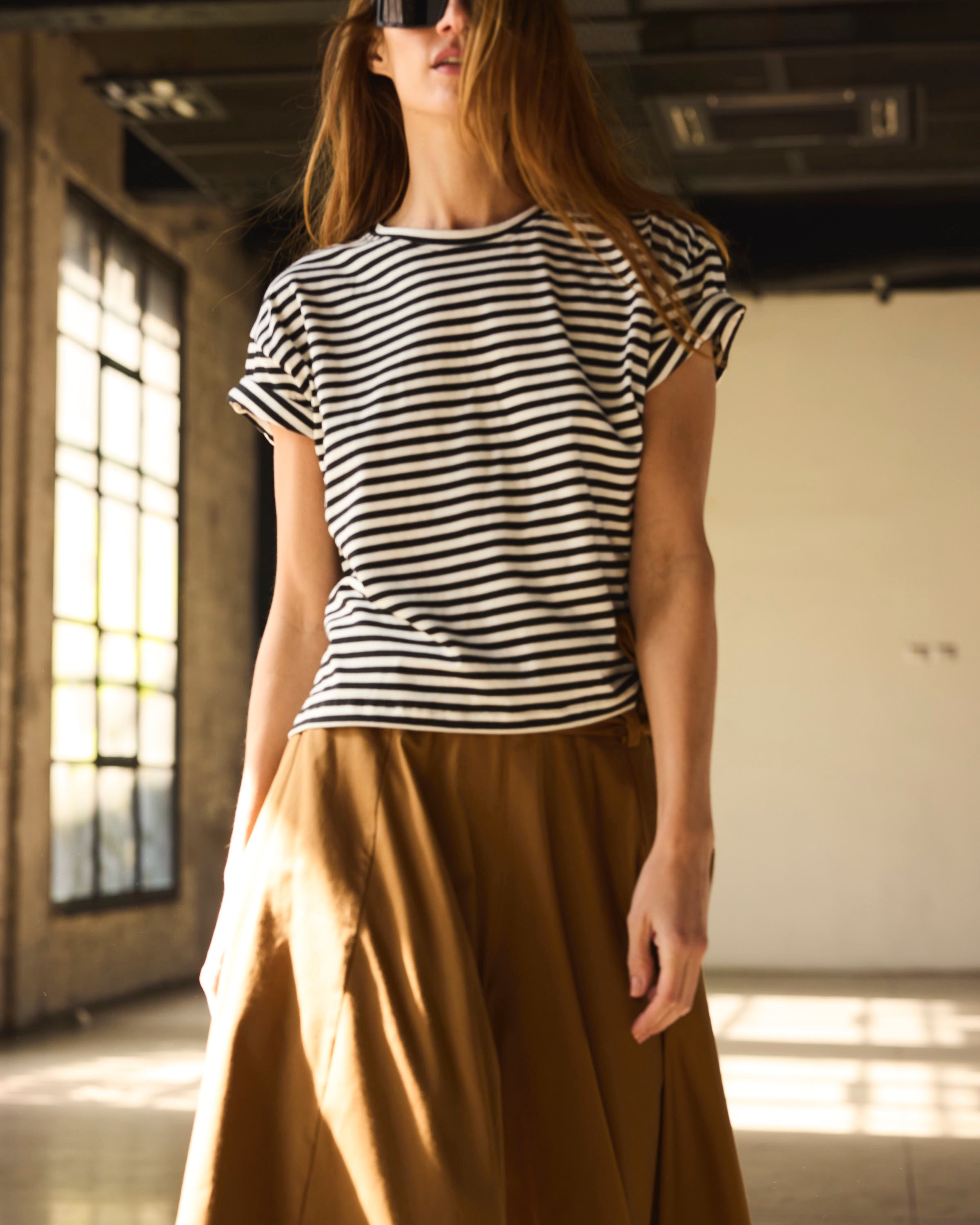 Polera Fluide Algodón Pima Listada Blanca Negro