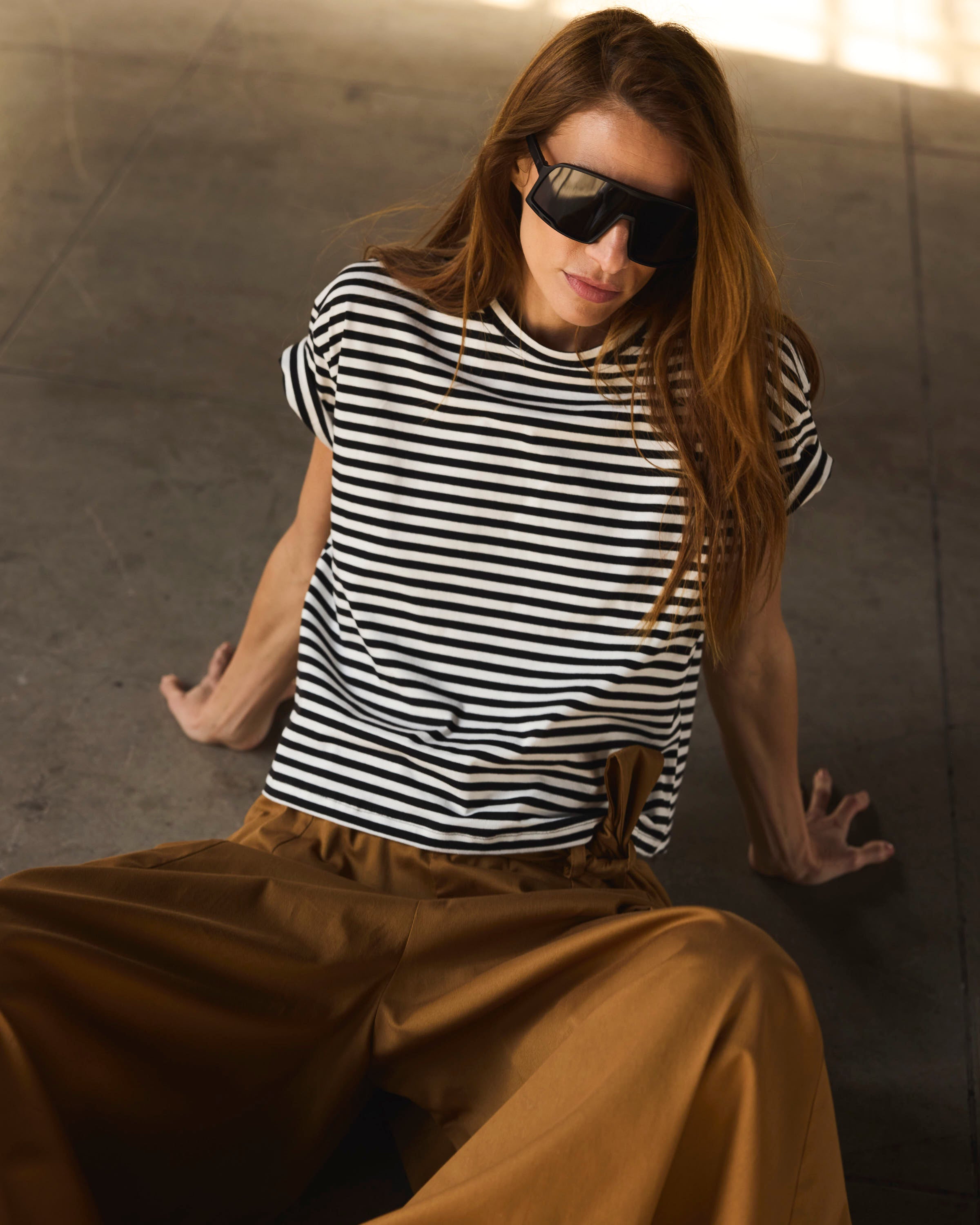 Polera Fluide Algodón Pima Listada Blanca Negro