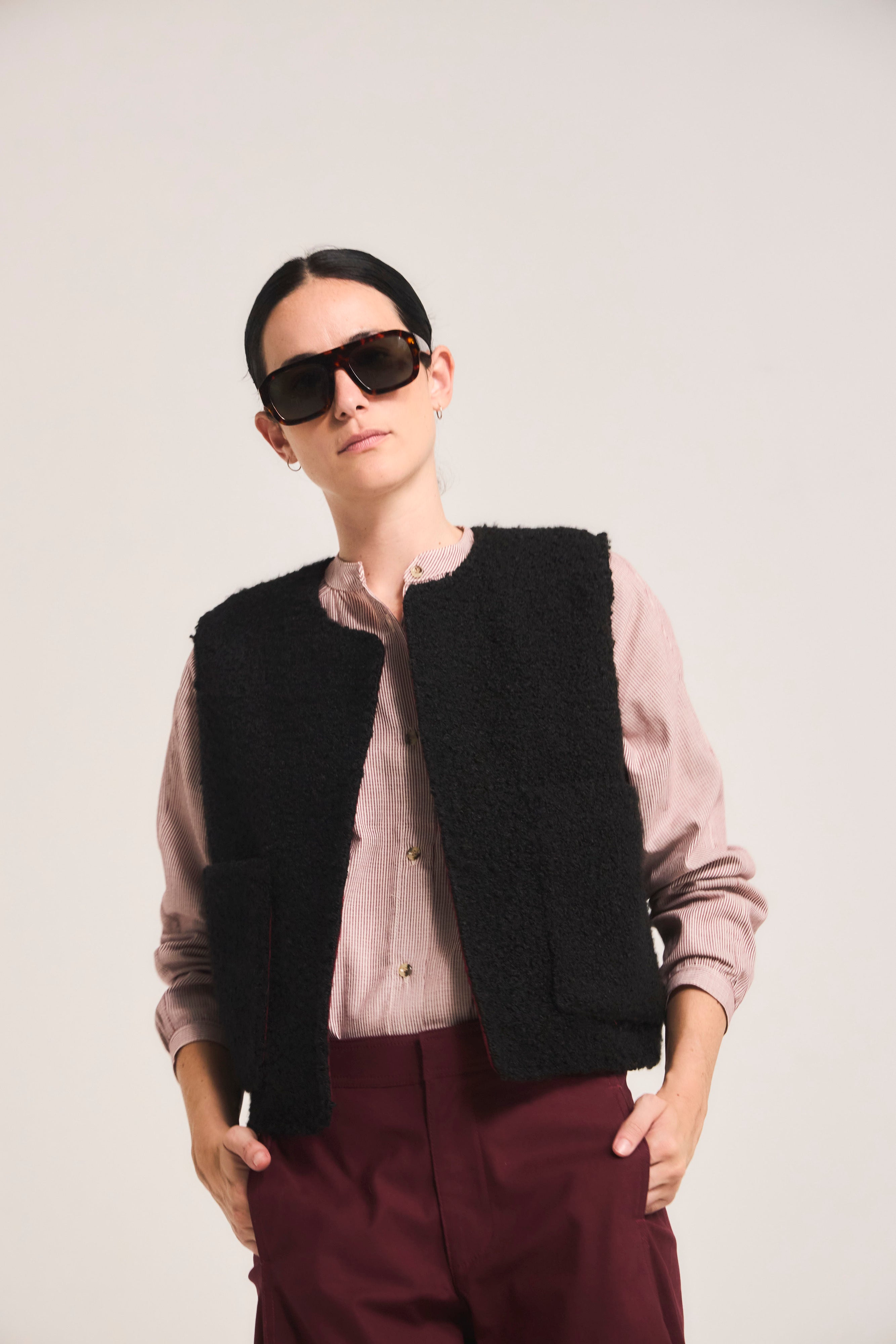Gilet Reversible Infini Corderito Negro / Burdeo