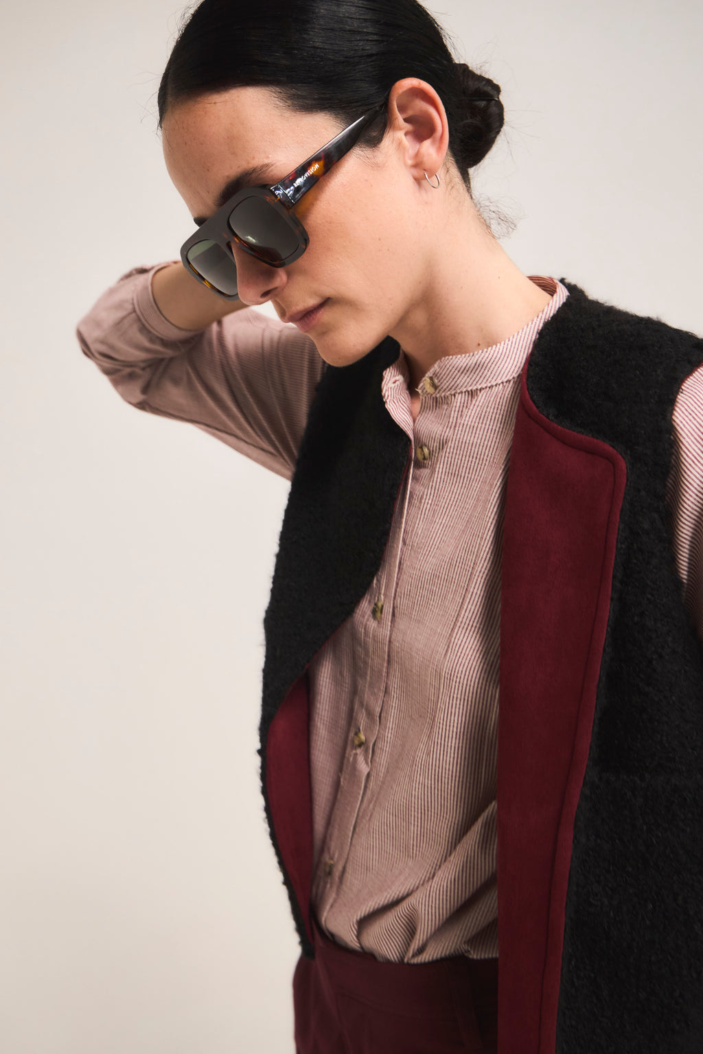 Gilet Reversible Infini Corderito Negro / Burdeo