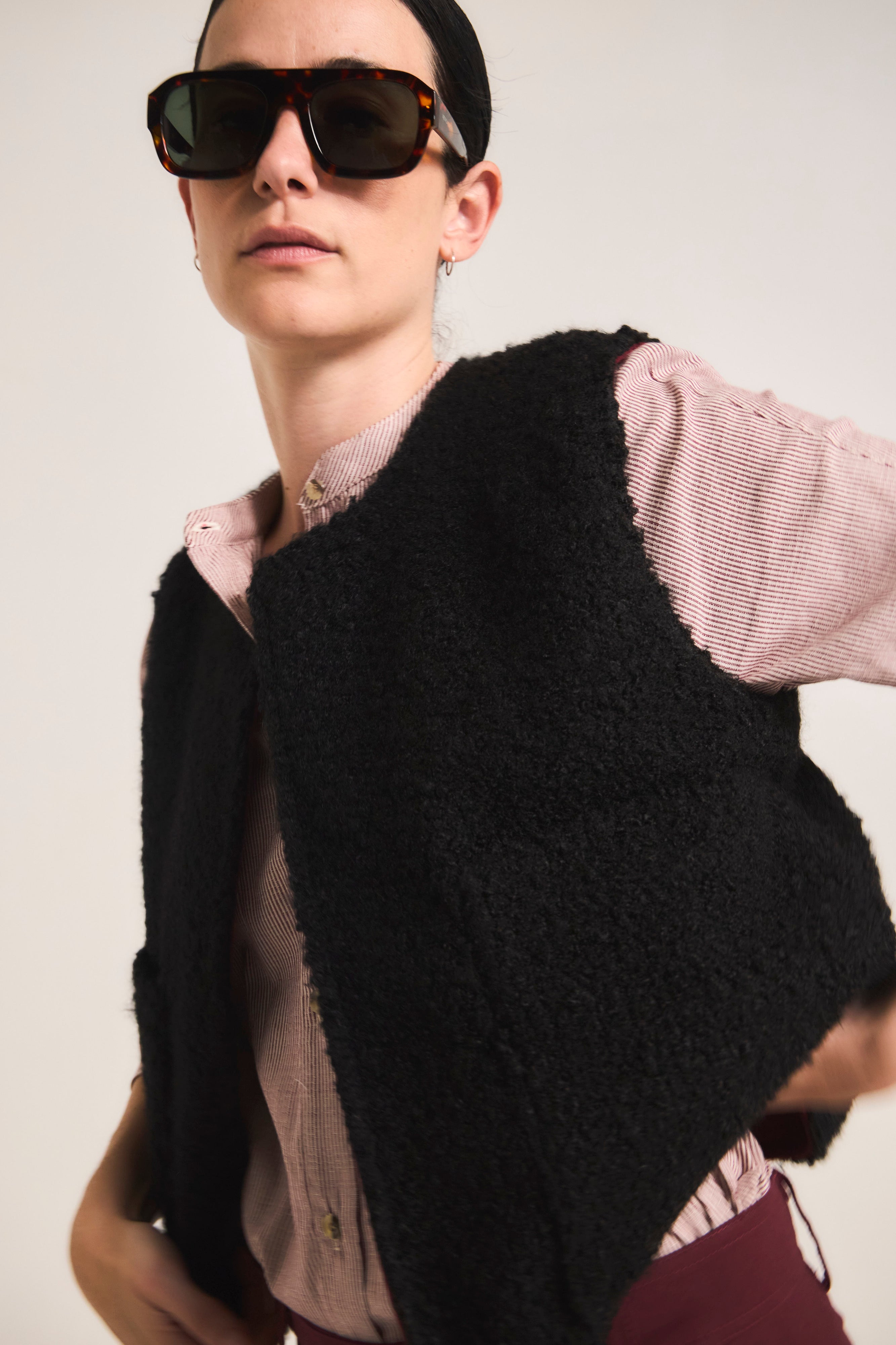 Gilet Reversible Infini Corderito Negro / Burdeo