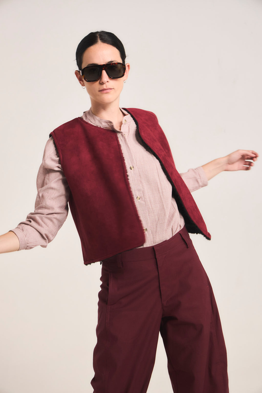 Gilet Reversible Infini Corderito Negro / Burdeo