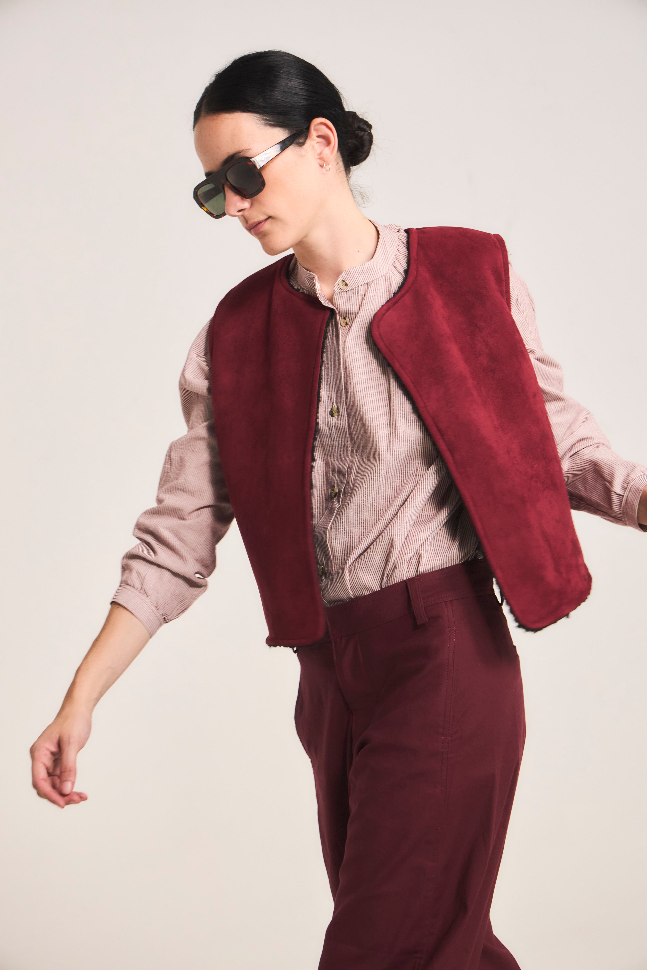 Gilet Reversible Infini Corderito Negro / Burdeo