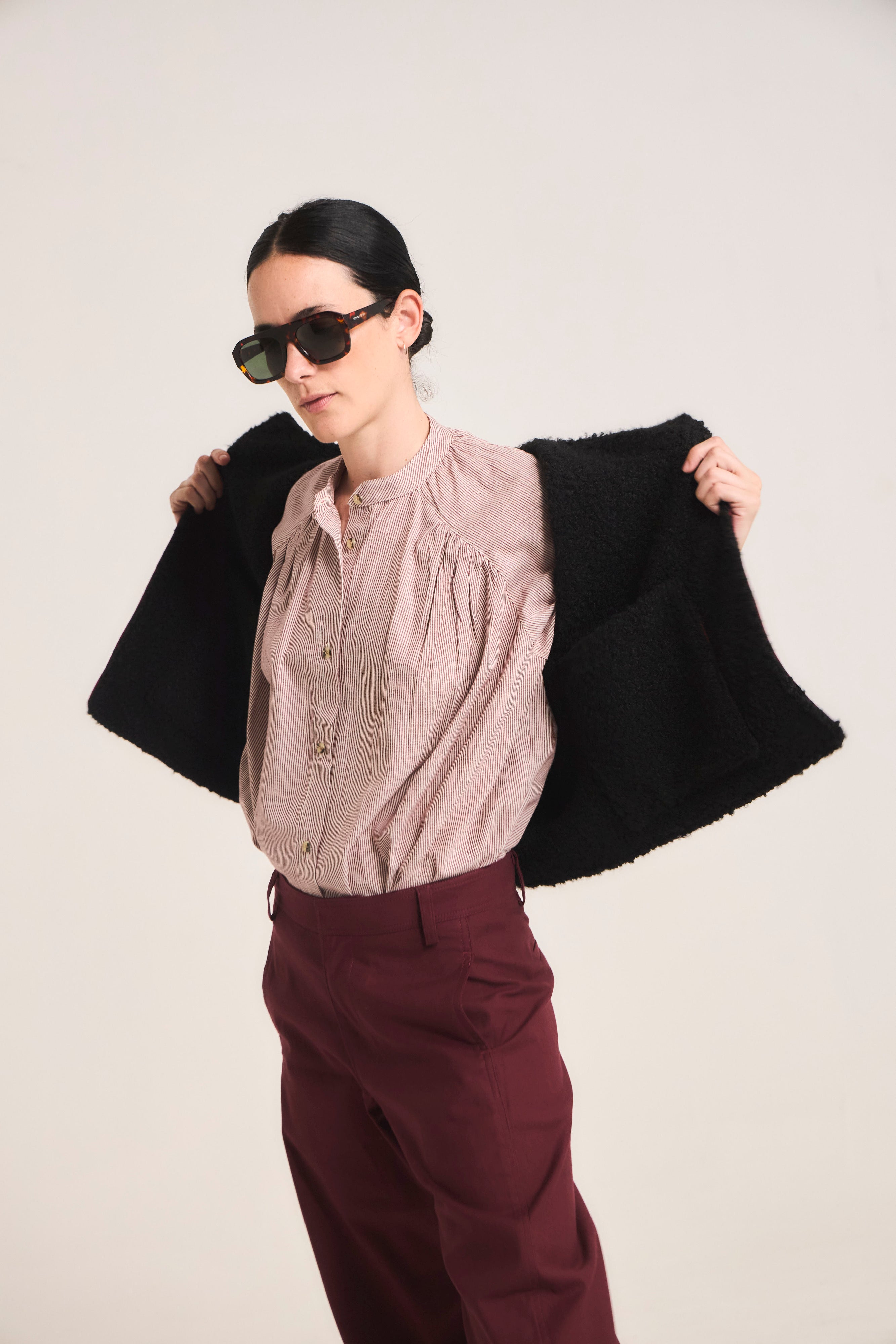 Gilet Reversible Infini Corderito Negro / Burdeo